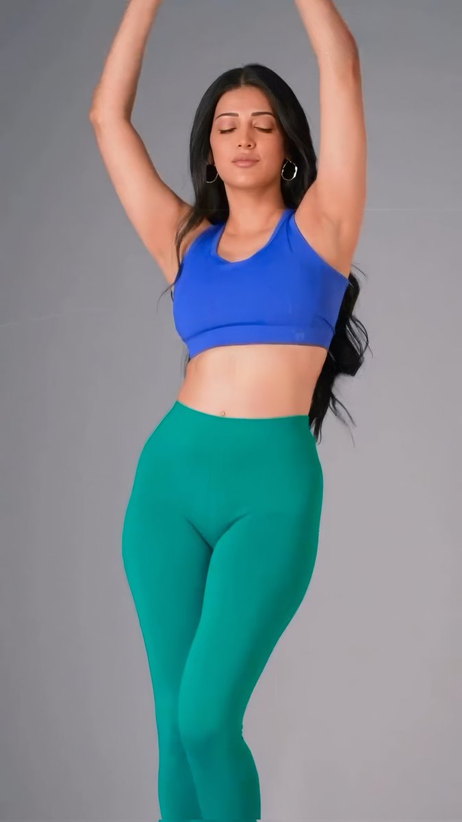 i_facelove's tweet image. Shruthi Hassan 🤤😋