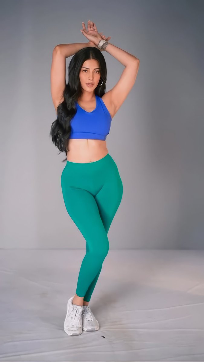 i_facelove's tweet image. Shruthi Hassan 🤤😋