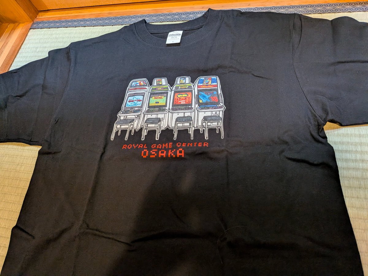 Visited Royal Game Center in Osaka! Very cute place that covers every arcade staple from fighters to mahjong. I went during lunch &amp; it was full of salarymen playing solo for hi-score as there were no H2H cabs.

This is what I imagine the typical game center was like in the 90s.