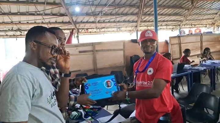 GhenghisKhan001's tweet image. Classroom designed by @alexottiofr of Abia state for advanced programming learners in his state .
And you still think that @OfficialBenKalu was wrong to point out the fact that he has performed abysmally despite all the funds the state has received from the FG since 2023 .