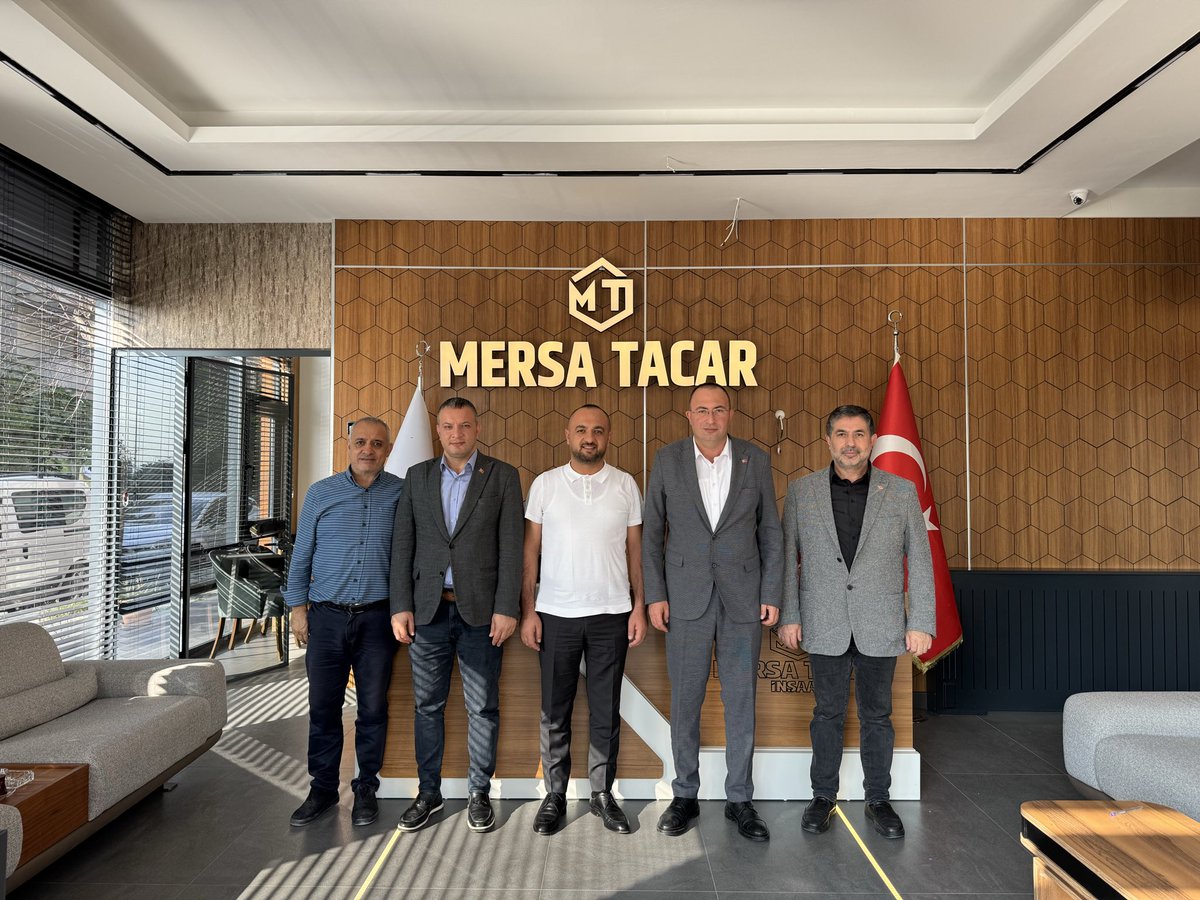 Mersa Tacar İnşaat sahibi Abdulselam Meriç’i ziyaret ettik.
Nazik misafirperverlikleri için teşekkür ederiz.
Bu 

#AKParti #Avcılar #Ziyaret #BirlikteGüçlüyüz #İnandığınYoldaYürü