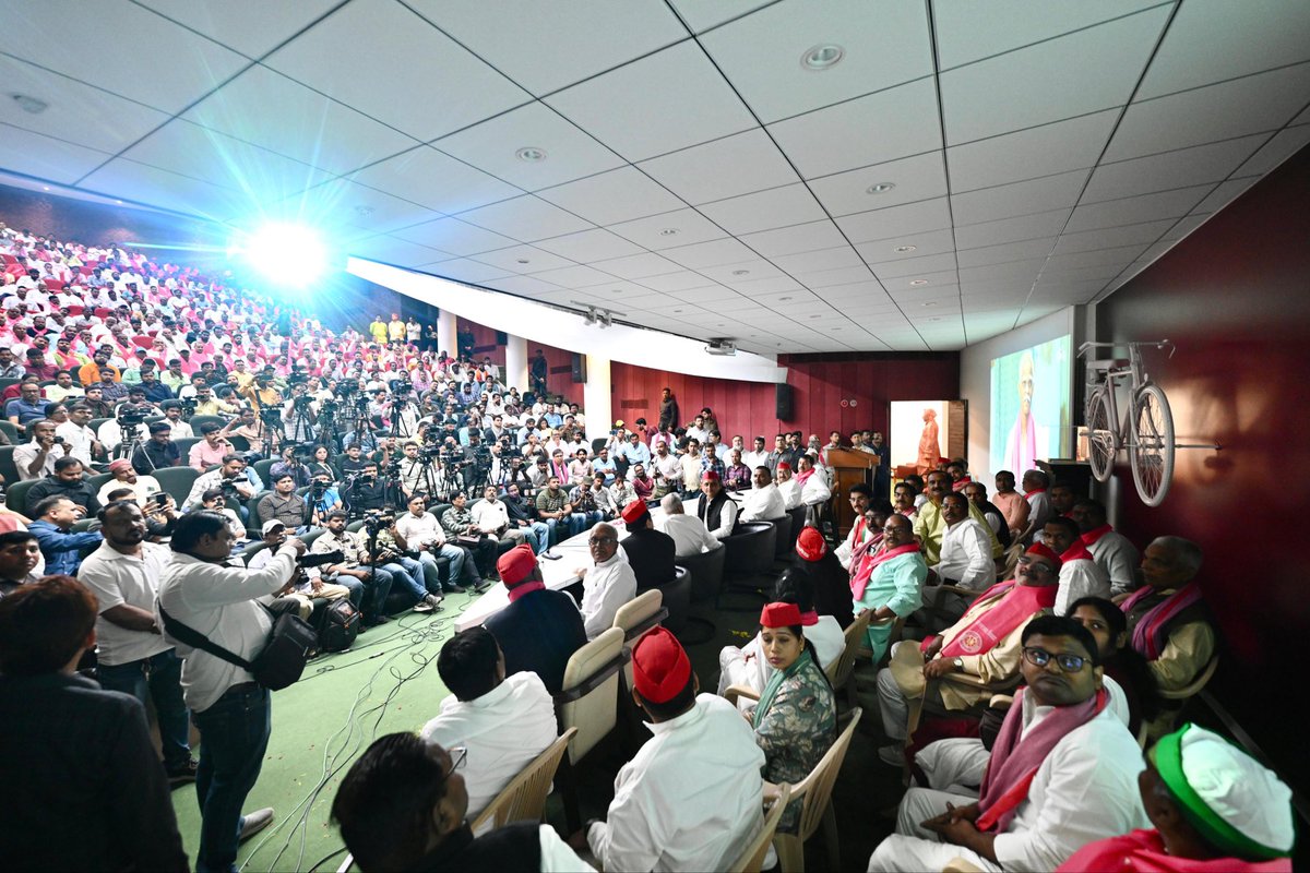 Akhilesh Yadav (@yadavakhilesh) on Twitter photo 