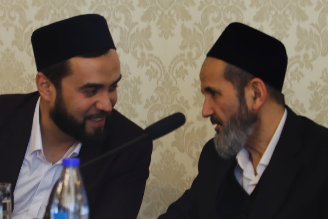 QBekmuhammad's tweet photo. …“Masnaviyxonlik”ning 37-suhbati boshqacha ruhiyatda õtdi. Mana bu jumla insonni sergak qildi:

“Zamon ichinda bir kun yolğiz qolsam dema yor,
Yolğiz qolsangda seni kuzatib turgan Zot bor…” 

14.10.2025 https://t.co/BGH6YKZVbt
