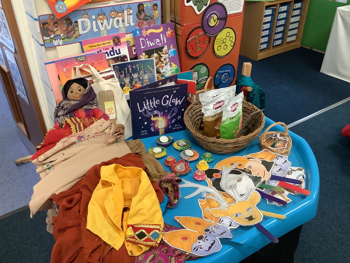 This afternoon, EYFS welcomed Neetal Parekh (one of our governors) to talk to them about Diwali and how it is celebrated.