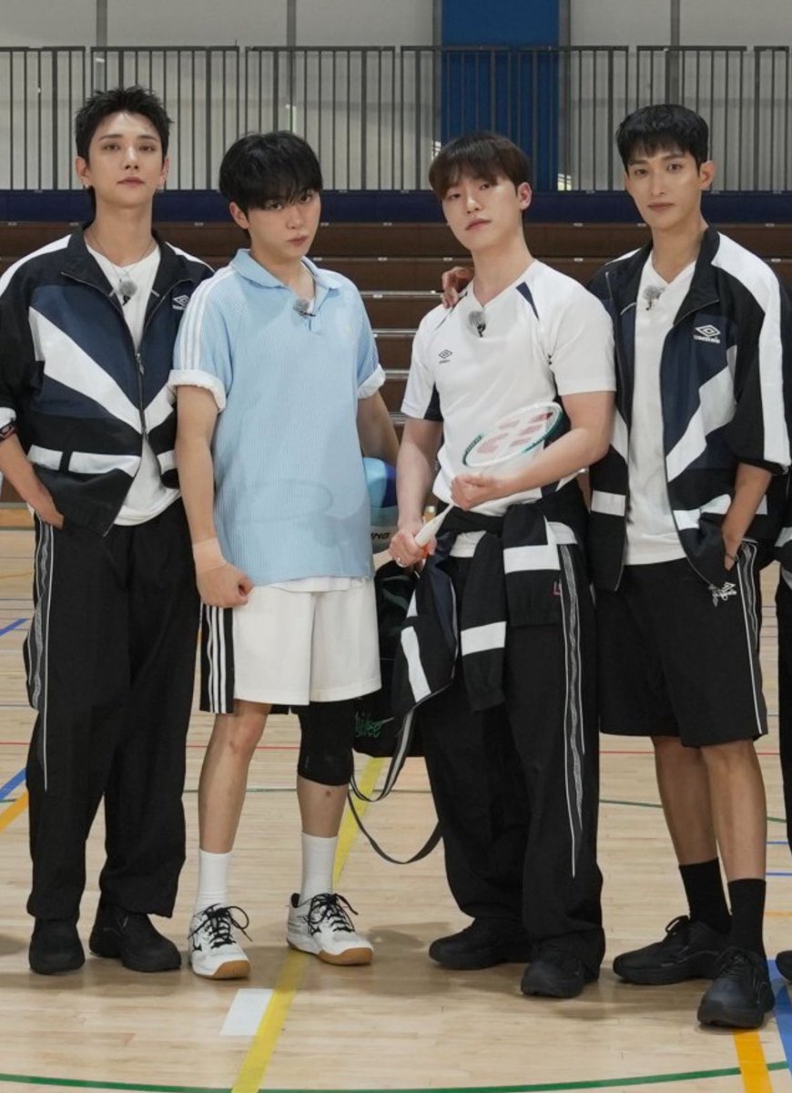 kwanranghaie's tweet image. why do seoksoo look like boochan’s parents trying to hold them back from fighting each other