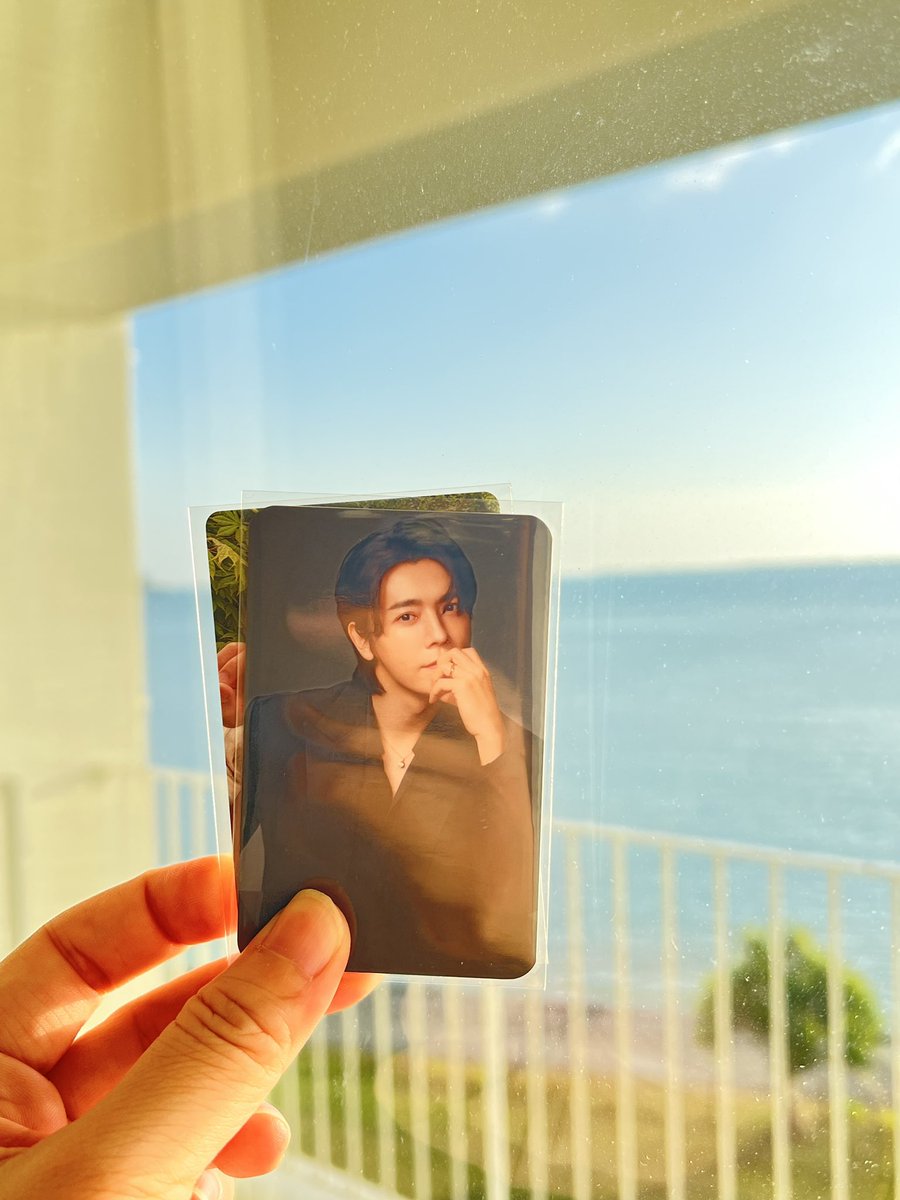 Julyrosey's tweet photo. 石垣の海を向かって
東海誕生日のお祝い🥂

생일축하해😌 https://t.co/TF6rCbSB3P