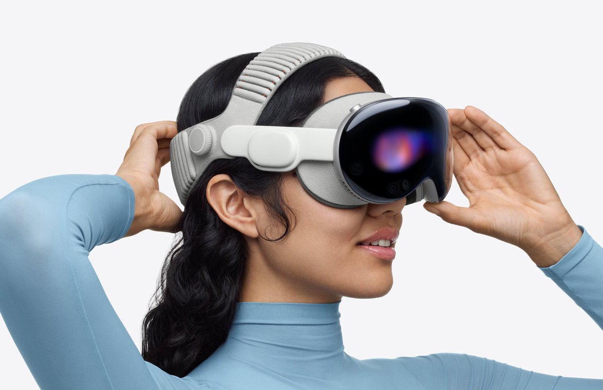 BREAKING: Apple has released an updated Vision Pro with a more powerful M5 chip and a new Dual Knit Band

Pre-orders start today, with availability starting Wednesday, October 22.
