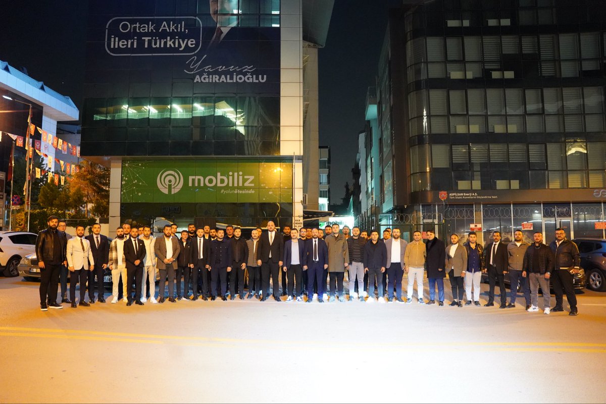 Teşkilat Başkanımız M.Fatih Danış ve Medya Tanıtım Başkanımız Buğra Toprak, partimizin 1. yıl etkinliklerinin organizasyon planlaması çerçevesinde Ankara İl Başkanımız Sayın Ömer Korkmaz'ın da katılımıyla <a href="/anahtar06genc/">Anahtar Parti Ankara Gençlik Kolları İl Başkanlığı</a> teşkilatımızla istişare toplantısı gerçekleştirdi.