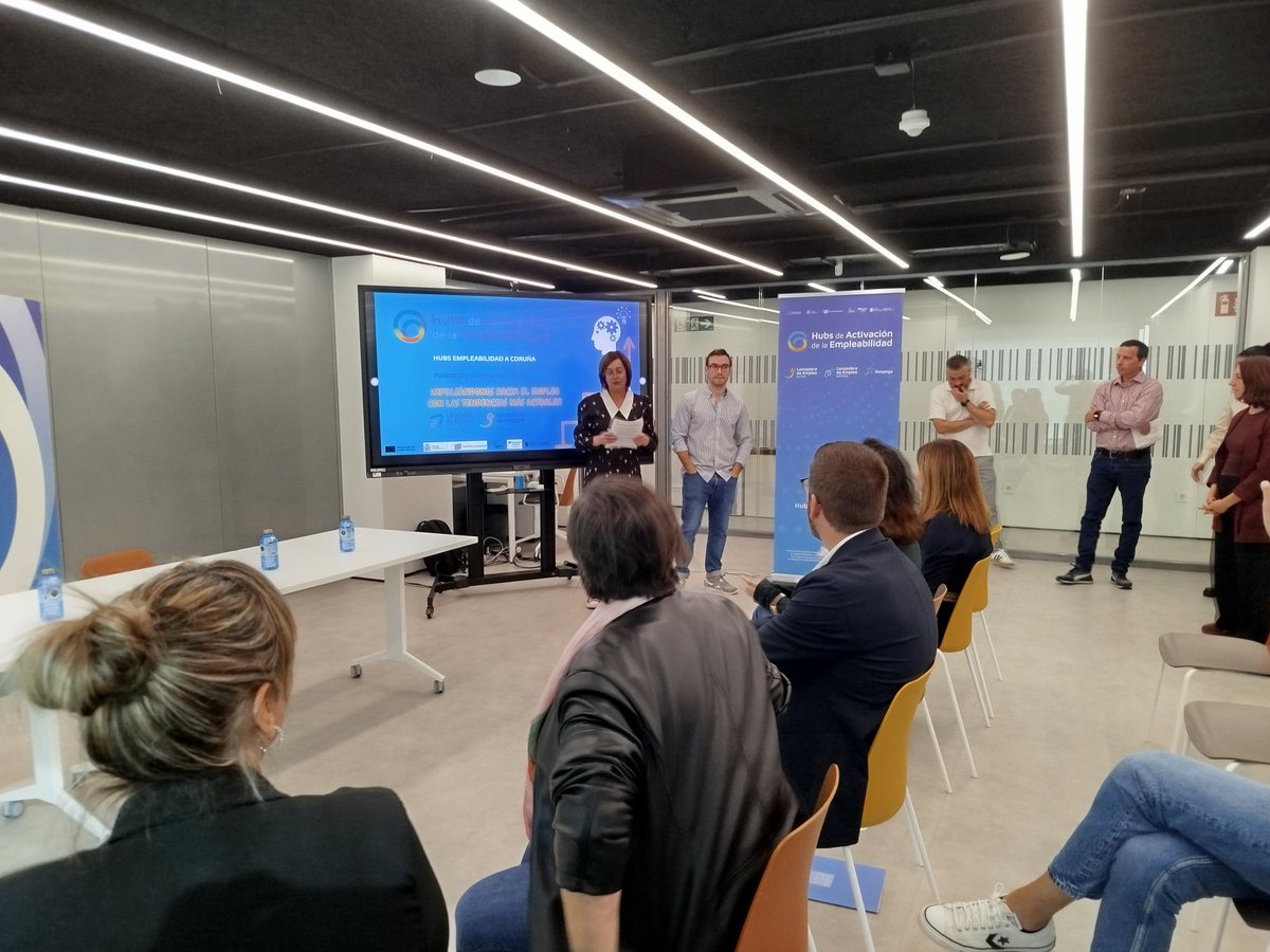 AreaEmpleoFSMLR's tweet photo. ¡Hemos visitado la #LanzaderadeEmpleo de📍#ACoruña!

Durante el encuentro, representantes de las tres entidades conocieron de primera mano el progreso de los #equipos 🚀 y los primeros resultados: 16 inserciones laborales entre los participantes 👏 ¡Enhorabuena!

#HUBS #FSEPlus https://t.co/JOhhit0IRj