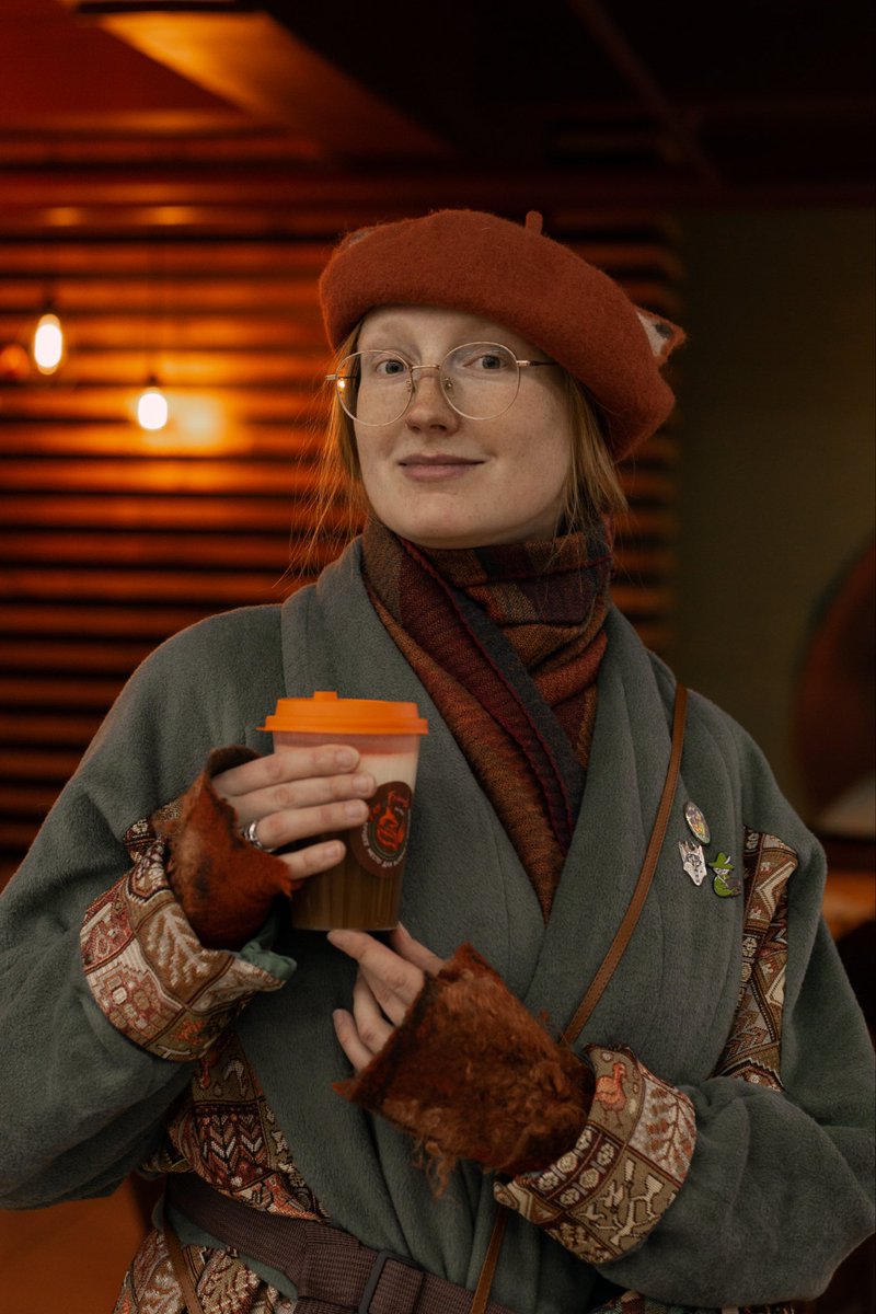 Пока отдыхаю, прислали фото из любимой кофейни у дома, куда регулярно захожу с собакой.

Ну, как-то так я и провожу межсезонье, да и львиную долю зимы, будем честны.