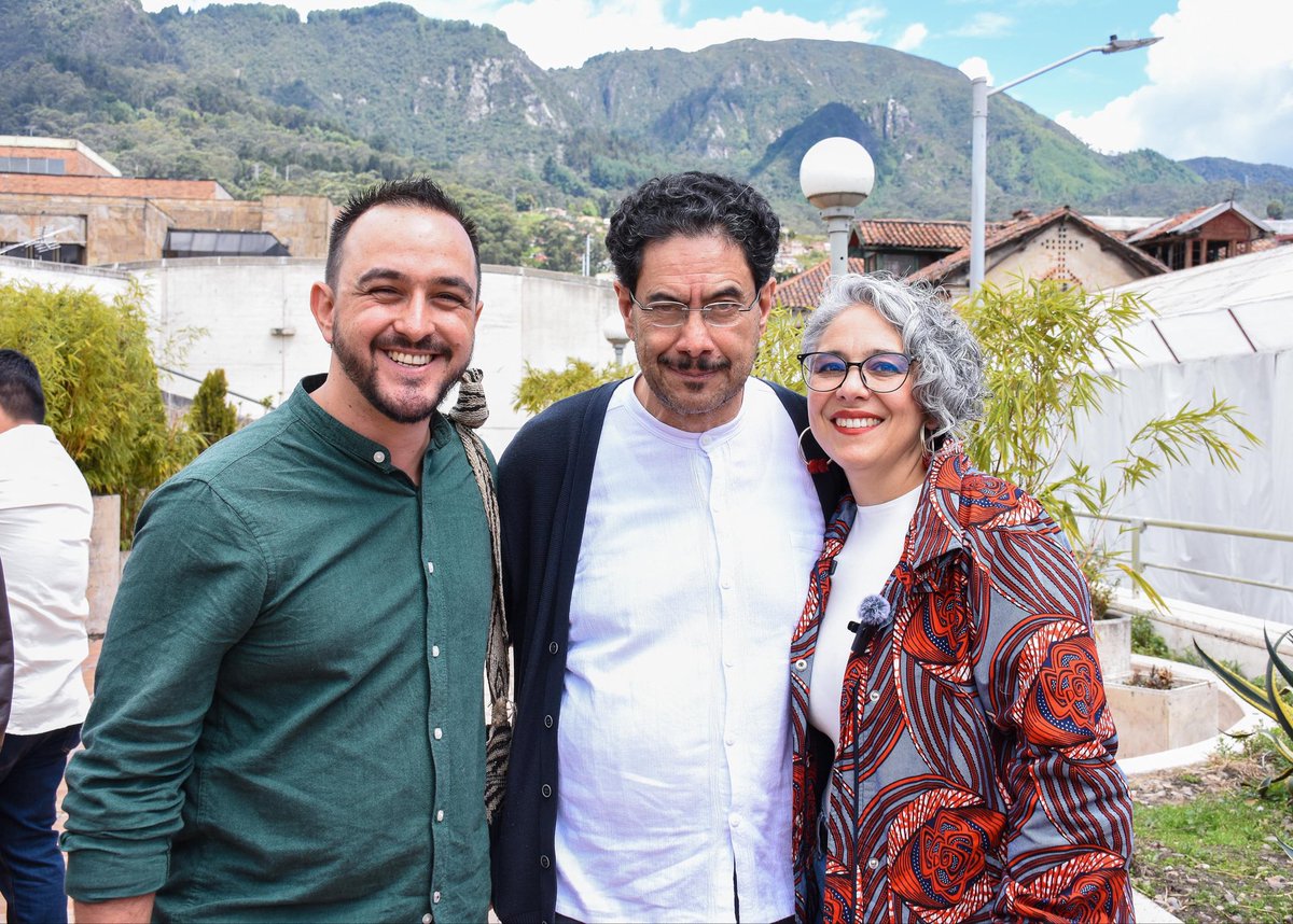 John Edisson Ramírez Giraldo (@johnedissonrg) on Twitter photo Vamos con <a href="/IvanCepedaCast/">Iván Cepeda Castro</a> porque encarna la esperanza tranquila, la palabra firme y la lucha por la vida digna.
Con Iván el cambio no se detiene. #YoEstoyConIván Vamos con <a href="/IvanCepedaCast/">Iván Cepeda Castro</a> porque encarna la esperanza tranquila, la palabra firme y la lucha por la vida digna.
Con Iván el cambio no se detiene. #YoEstoyConIván