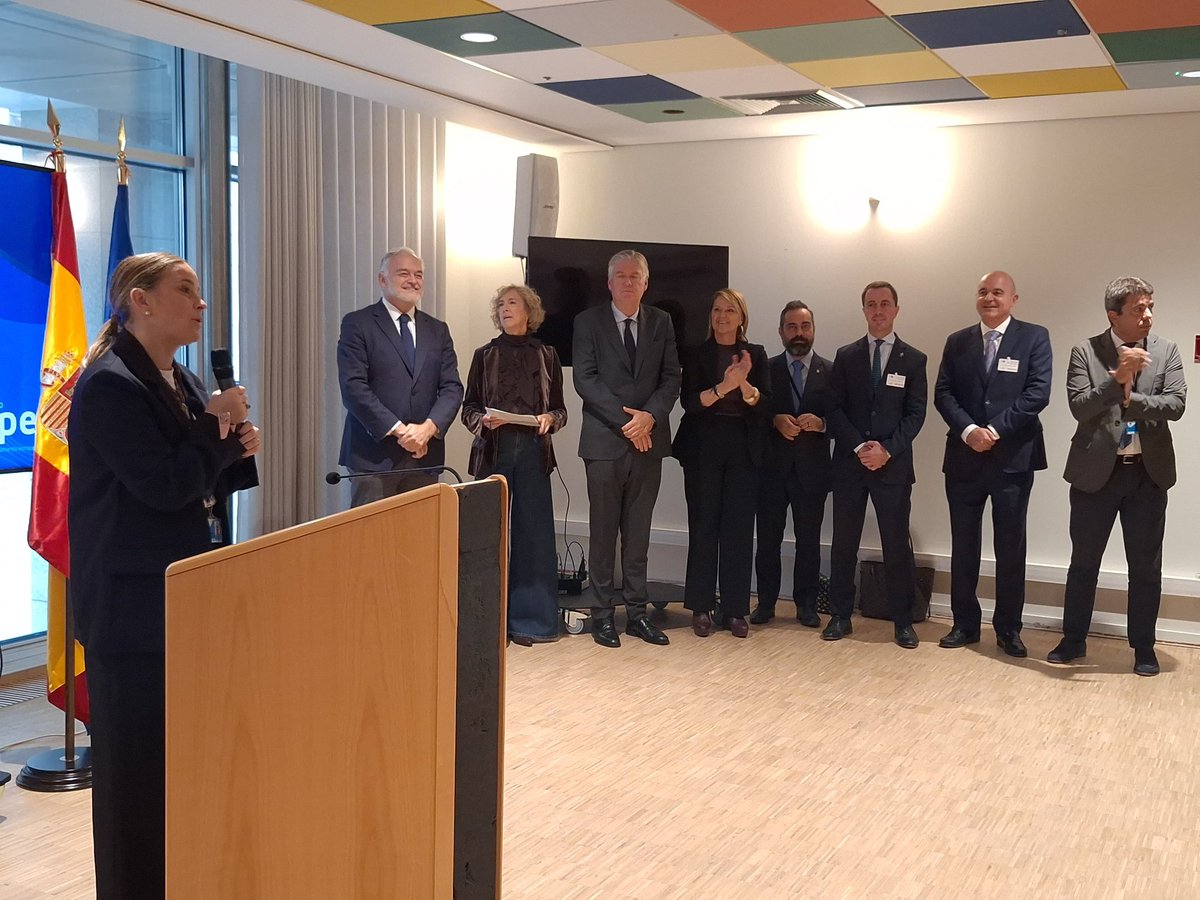 🇪🇸 Al <a href="/Europarl_ES/">Parlamento Europeo en España</a>, celebram el Dia de la Hispanitat amb una jornada organitzada pel <a href="/PPE_ES/">PPE ES</a>, reivindicant el que ens uneix: història, cultura i llibertat.

💙 Emotiu discurs d’Ana Iríbar, vídua de Gregorio Ordóñez, exemple de coratge i convivència.