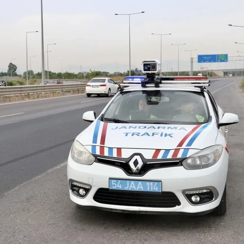 bosunatiklama's tweet photo. İçişleri Bakanlığı, 'Radar cezalarında sürücülere tanınan % 10'luk tolerans payının kaldırılacağı' iddiasını yalanladı. https://t.co/nHNNnP3DsG