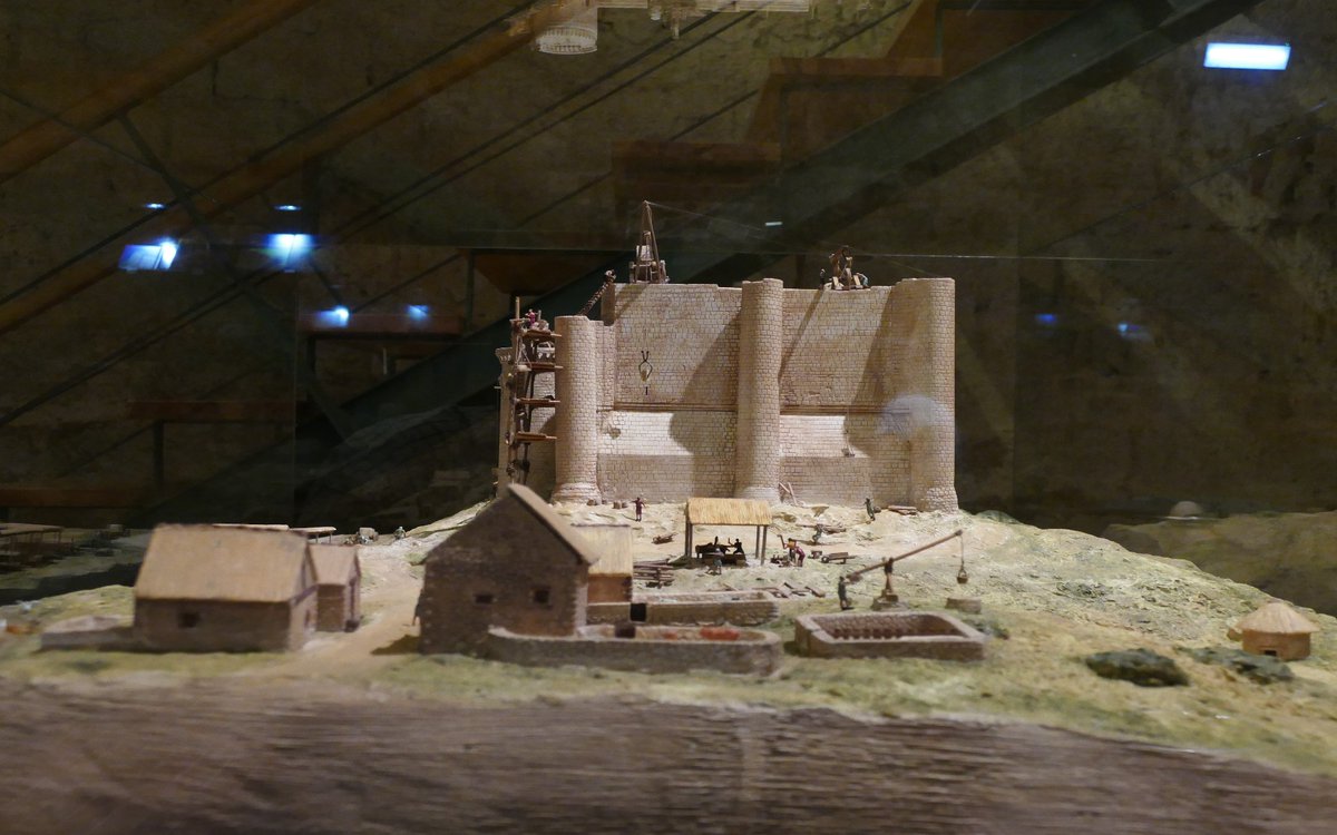 ⚔️La fortaleza que te enseña historia en... ¡plastilina! El Castillo de Fuentes de Valdepero en #Palencia ofrece una experiencia medieval completa:🏰 Sube a la Torre del Homenaje, vistas 360º del entorno y expo "Plastihistoria" ¡Añádelo a tu lista de planes con pé! #TurismoConPé