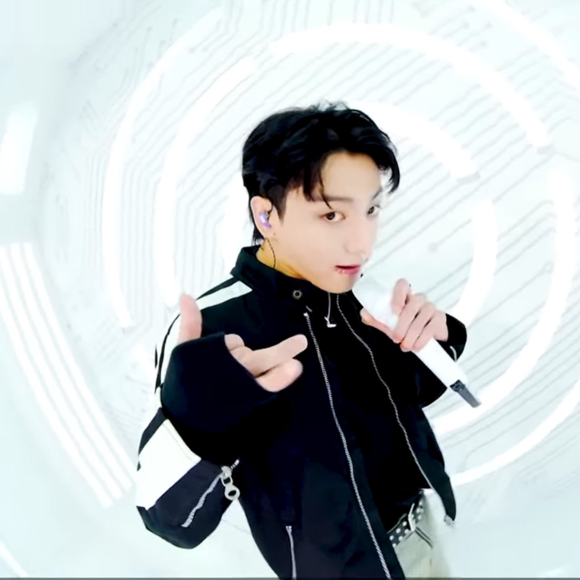 ngt20212's tweet photo. 8D立体音響になって
色んな方向から
ジョングクが迫ってきます！

#JUNGKOOK #정국 #BTS #방탄소년단 #3D
#뮤직뱅크 #ミュージックバンク
#8D #8DMusic #8DAudio

https://t.co/Axp6DBJ93S https://t.co/Tf9ckLAPgW