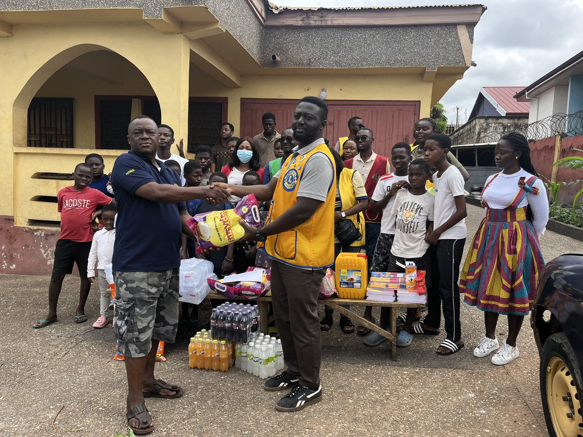 KsHeritageLions's tweet photo. On 11th October we donated food items, stationery and cleaning supplies to HOMA Ghana. 💙

The children shared their dreams of becoming doctors, engineers and soldiers.
Special thanks to our donors and volunteers who made it possible. 🦁

#WeServe #KindnessMatters https://t.co/DDCEXB1SF2