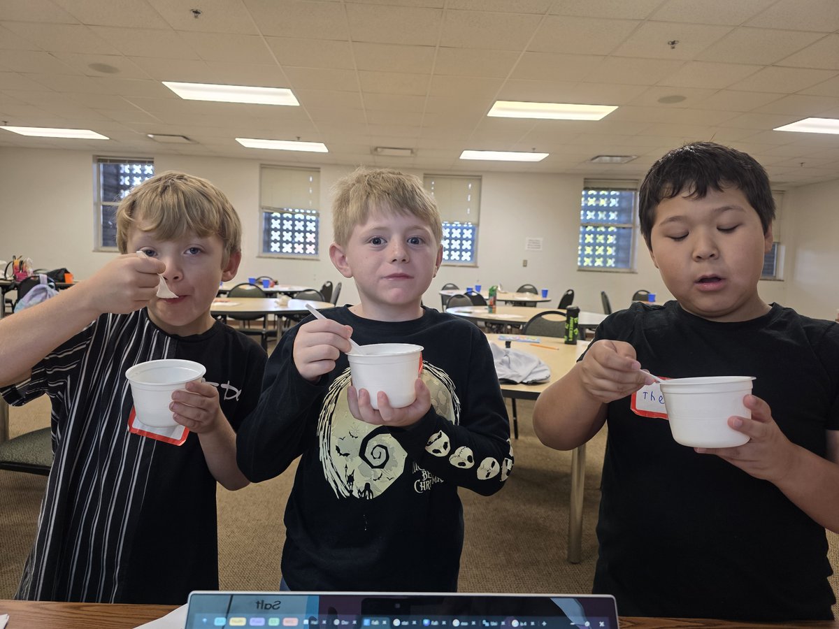 druryprecollege's tweet photo. We all scream for Ice Cream during Fallscape! After a big day of learning 1st and 2nd graders took liquids, mixed them, and turned them into solid ice crystals! Deli😁cious! https://t.co/qymCpf4wJv