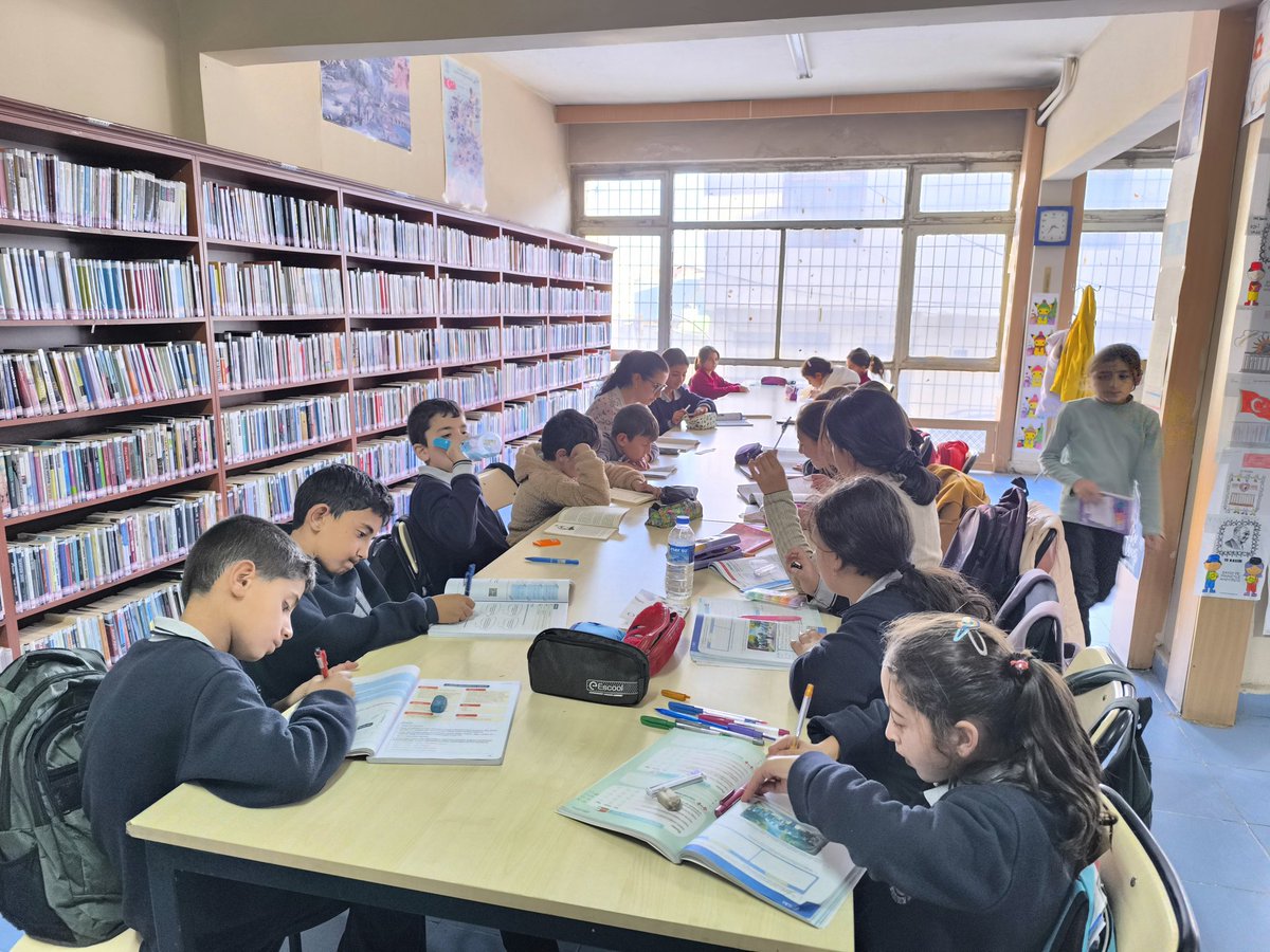 Atatürk Ortaokulu 5. sınıf öğrencileri, öğretmenleriyle birlikte kütüphanemizi ziyaret ettiler. Kütüphane oryantasyon ve kitap okuma etkinliği gerçekleştirdik
Kütüphanemize bekleriz🇹🇷
<a href="/TCKulturTurizm/">T.C. Kültür ve Turizm Bakanlığı</a>
<a href="/KTBKYGM/">KYGM</a>
<a href="/titizonur/">Onur Titiz</a>
<a href="/etkinkutuphane/">Etkin Kütüphane</a>
<a href="/isaibsencerihk/">Erzurum İsmail Saib Sencer İHK</a>
<a href="/karayazigovtr/">T.C. Karayazı Kaymakamlığı</a>
<a href="/Karayazimem/">Karayazı İlçe MEM</a>