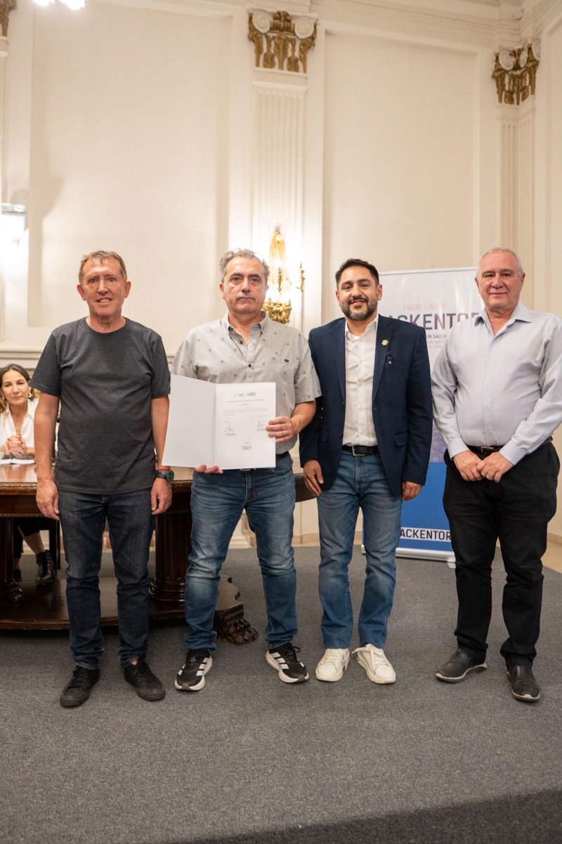 DanteVRossi's tweet photo. Asistí a la presentación del libro #Mackentor, de Fabián García. Un registro periodístico clave para entender la corrupción en Córdoba y la importancia de la memoria institucional.
Necesario para no repetir la historia. @garciadelapampa https://t.co/qUBqntrW8m