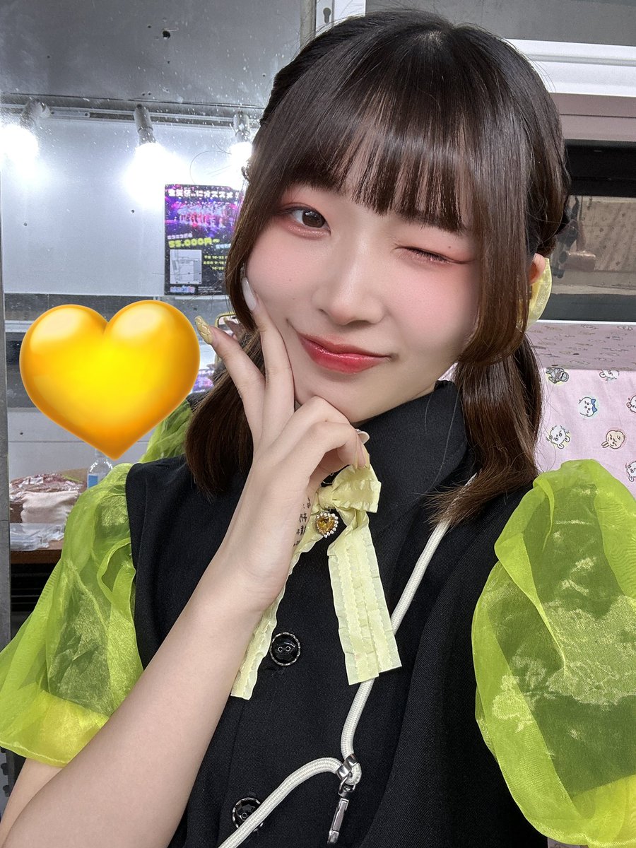 女
美人
オタク
黄色担当
注意力欠陥
地下アイドル
爆レスお姉さん
こう見えて頭脳派
今は暗殺教室見てる
好物はあじのなめろう
キュアキュンキュン推し
英語・韓国語・日本語可能
休日はゲームしてるか寝てる
ファントムバスターズおすすめ
座右の銘は人の３倍努力して人並