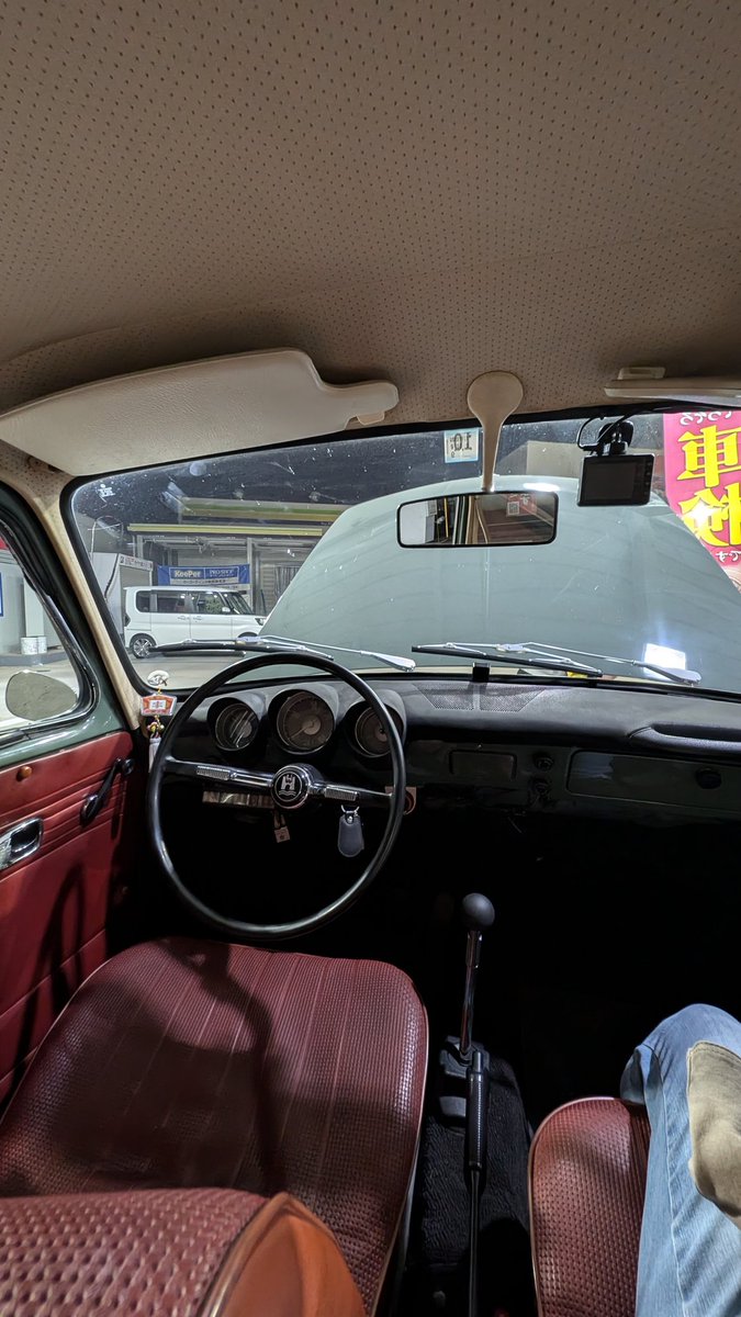 kojika_sampo's tweet image. ボンネットを開けて給油します。
#空冷ワーゲン 
#type3
#Volkswagen 
#フォルクスワーゲン