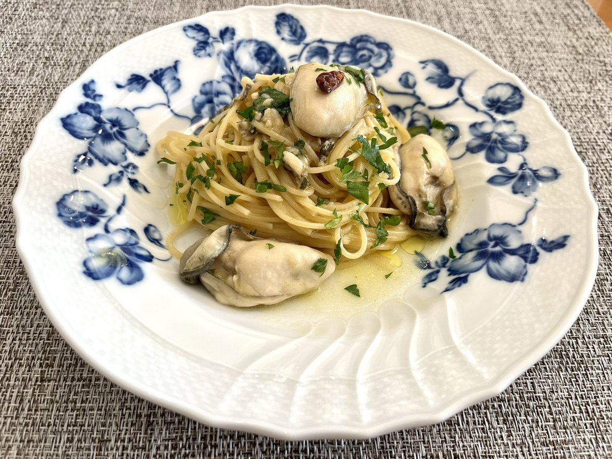Italian197305's tweet photo. 牡蠣🦪のペペロンチーノ

🧄と合いとても美味しいです。👏

🍝ボナペティート🍷 No376

#イタリアン ＃パスタ #グルメ #ご飯 #ランチ #料理 #ジノリ #相互 https://t.co/MCcTrnRdSo