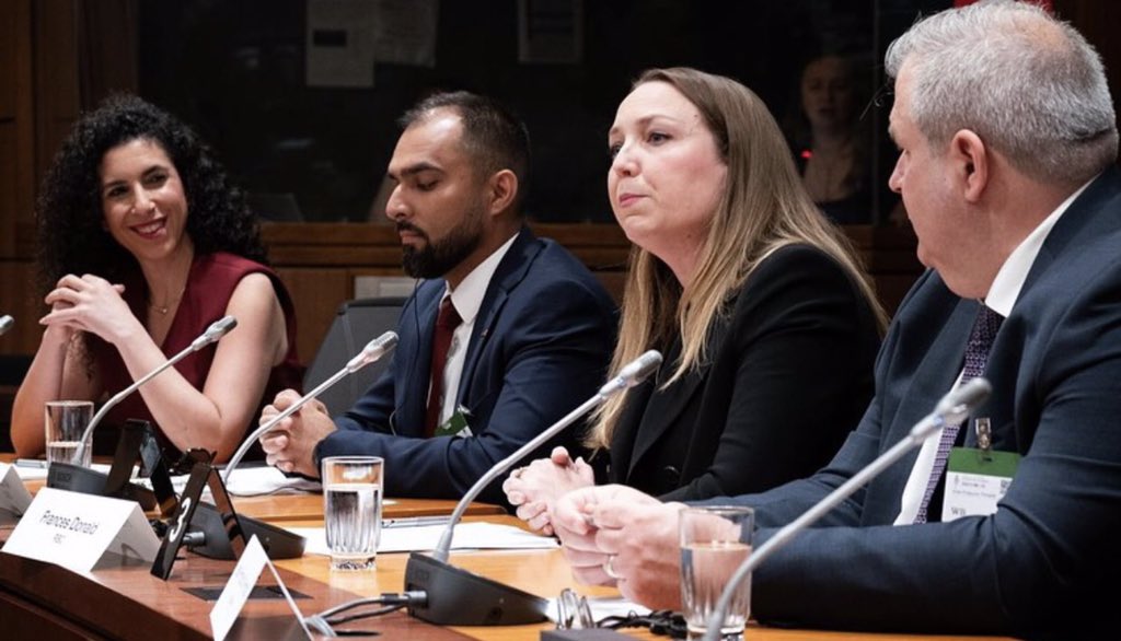 Today we talked about how to help a lot of people that we can have their Canadian passport visa 🇨🇦