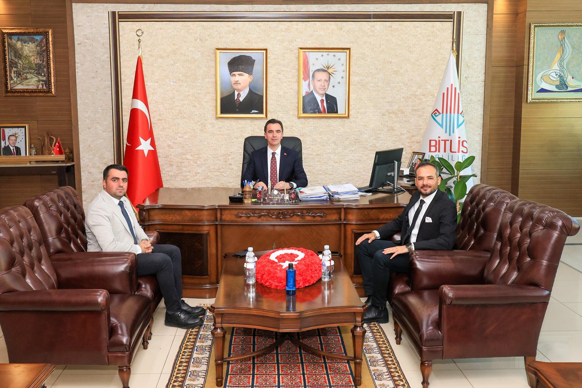todef37's tweet photo. Hemşehrimiz, Bitlis Valisi Sn. Ahmet Karakaya'yı nezaket ziyaretinde bulunduk. 

Sayın Valimiz @ahmetkarakaya37 beyefendiye misafirperverliğinden dolayı teşekkür ediyoruz. @BitlisValiligi

#bitlis #tosyaderneklerfederasyonu https://t.co/N5t68nxtDF