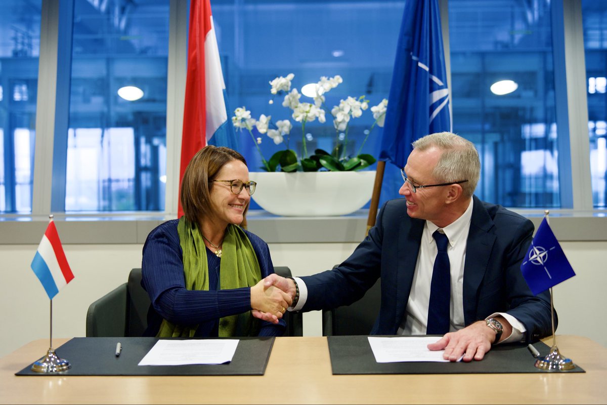 Luxembourg is stepping up its military support to Ukraine! 

At NATO headquarters, Minister <a href="/Yuriko_Backes/">Yuriko Backes</a> announced that 🇱🇺 is contributing €15 million to Ukraine as part of the <a href="/NATO/">NATO</a> Prioritised Ukraine Requirements List #PURL initiative.

#StandWithUkraine