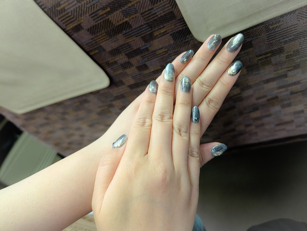 今日の爪はちゃめちゃ可愛かったから見て🥰
作ってもらった南海せんせモチーフ