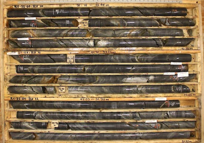 Rye Project Drilling - Hole RY-25-04 (Assays Pending) 🔥 

 🎯 A total of six drill holes were completed, all targeting zones of densely sheeted quartz-tourmaline±arsenopyrite veins, located in and around the reduced, mid-Cretaceous Itsi Pluton.

✨  Highlighted in our September