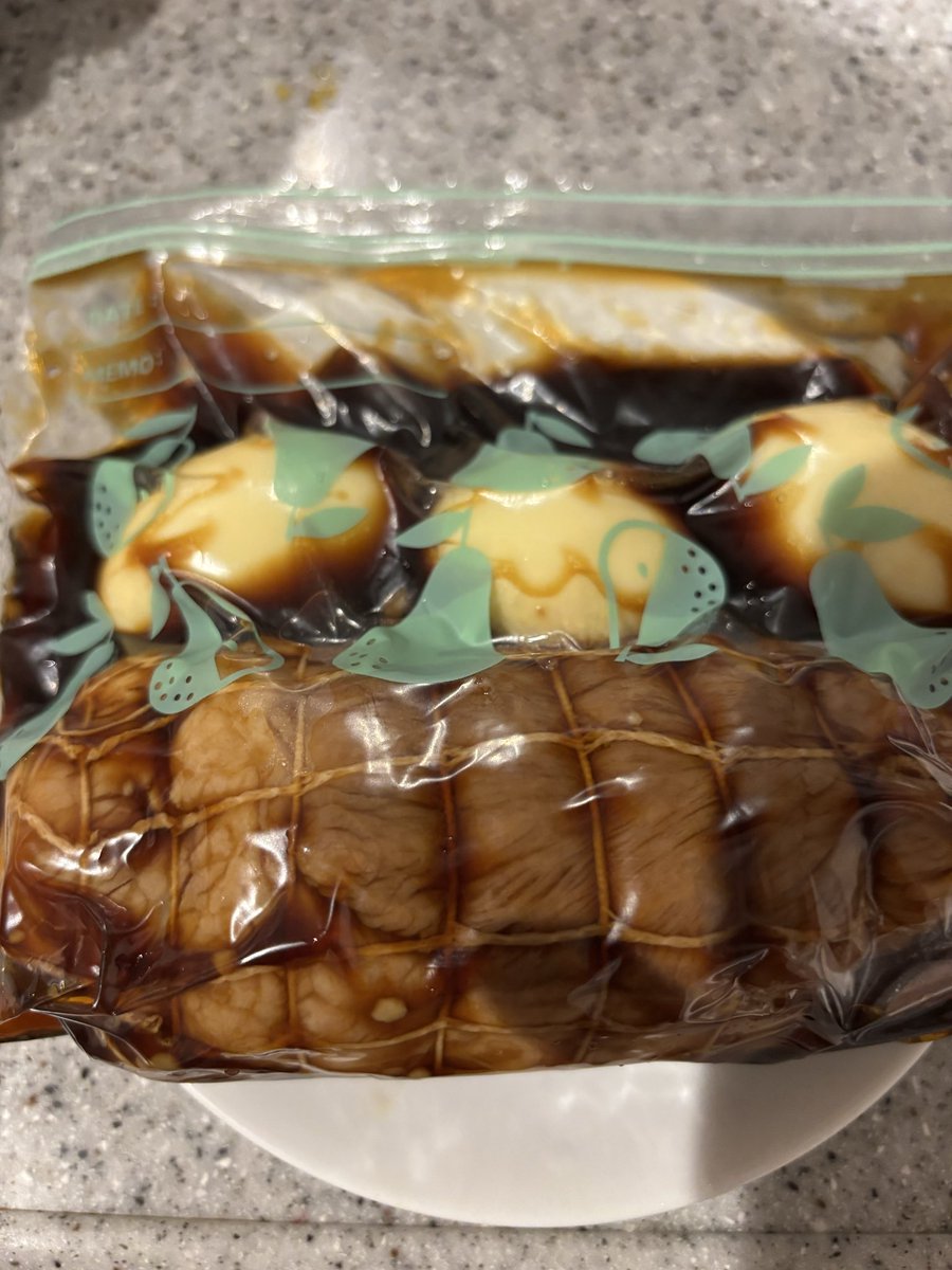 なんで、わたし効率よく帰ったのに思いつきでチャーシュー作って煮汁で煮卵つくってんだろ