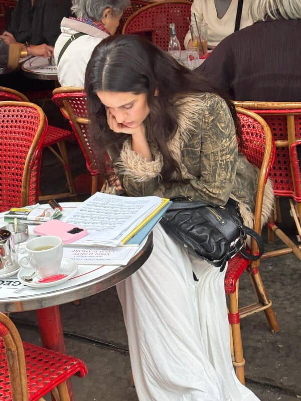 deeslange's tweet image. quando vc vai pra um café frances performar mas a sua oponente é a rosalia
