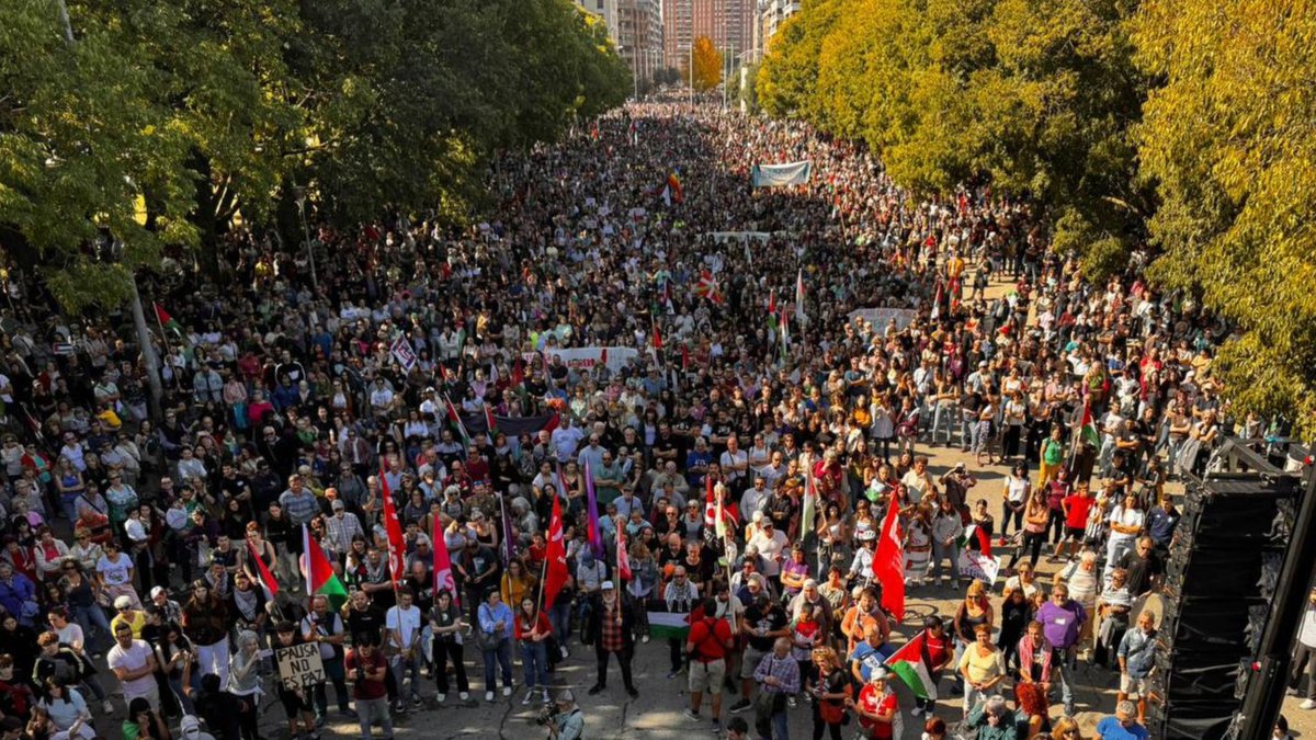 Más de 15.000 trabajadores y trabajadoras muestran su fuerza unida en apoyo al pueblo palestino

✊La unidad sindical ha generado este miércoles una de las movilizaciones más multitudinarias de los últimos años

Más info ✍️navarra.ccoo.es/noticia:738958