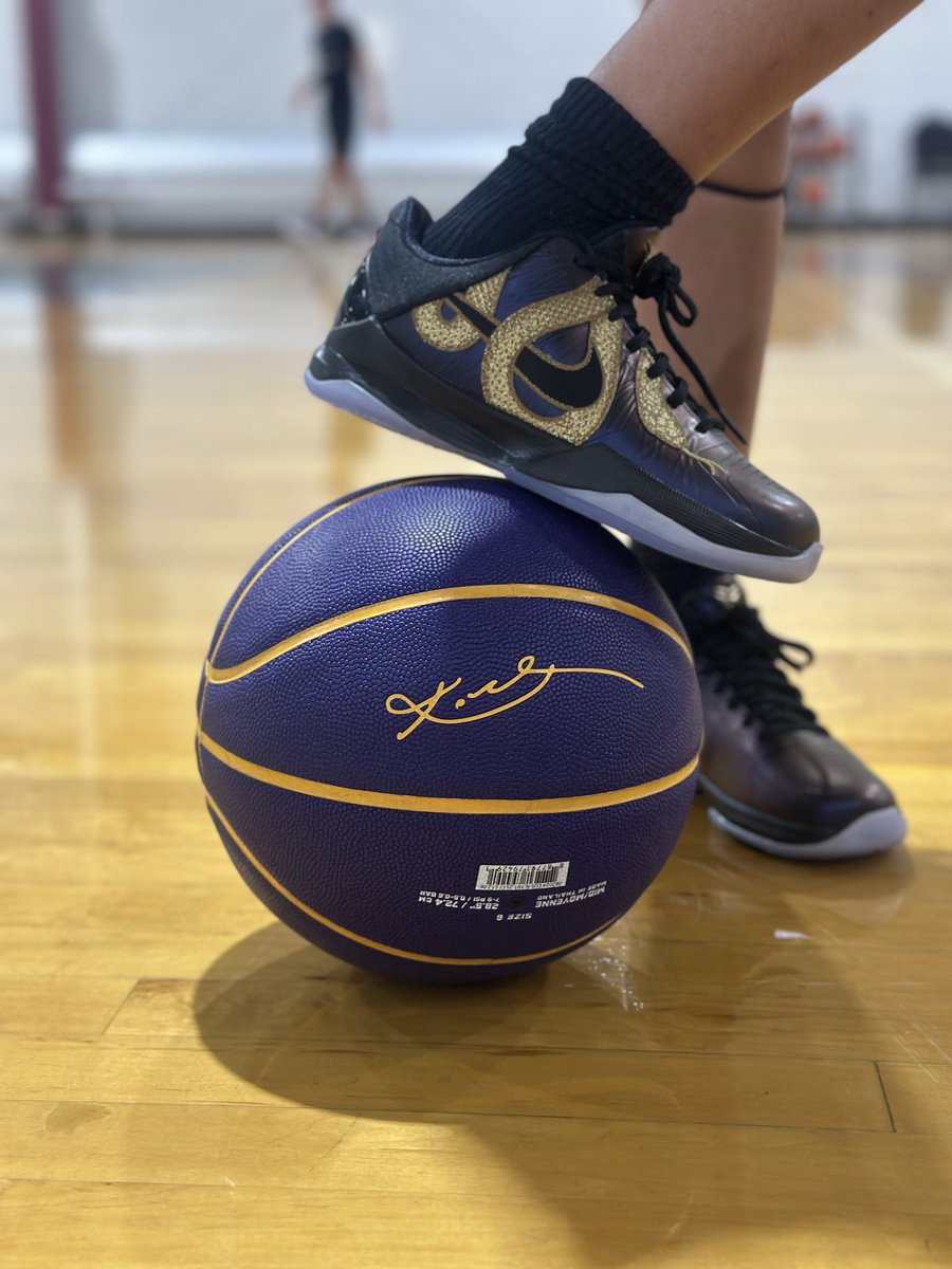 Quick pick before my son’s basketball game. His love for the game is growing and can’t wait to see what his future brings . #basketball #youth #kobe #blackmamba #nike #Pennsylvania #sneakers #hoops #ballislife
