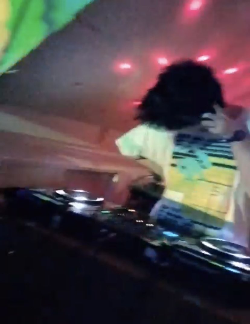 新しいmixあげました。今の自分の自己紹介みたいなものを最近ずっと取りたくて、限りなくそれに近いものになったと思います、よかったら聞いてください。エクスペリメンタル、エレクトロニカ寄りかなと思います

haibane by mahiro on #SoundCloud 
on.soundcloud.com/2JnwOJuejP2RAX…