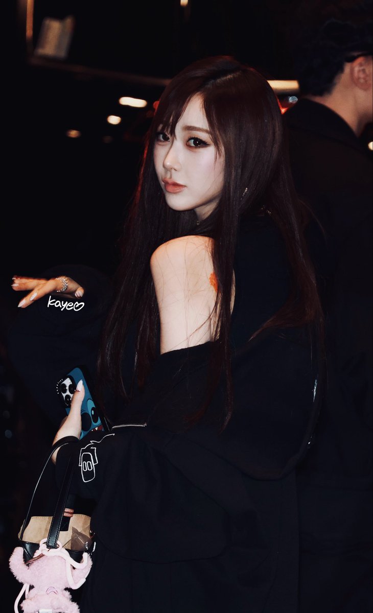 gisthelle's tweet image. Off to W Korea’s Love Your W 2025 event tonight! 🖤

©Kay0101411