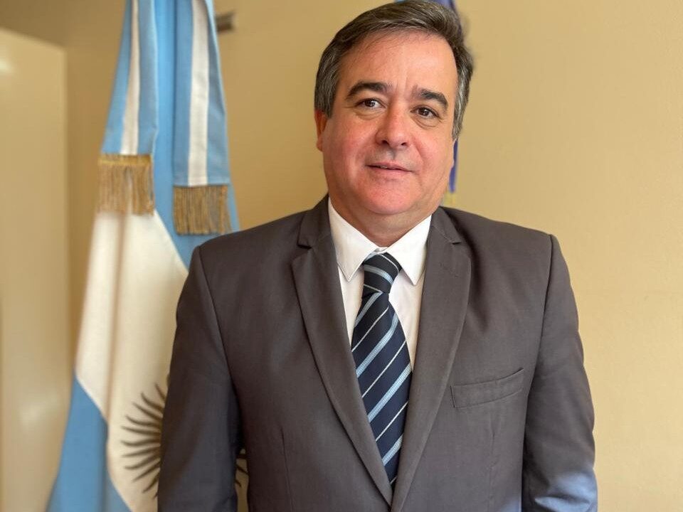 Andres Meiszner y Luis Andreuchi. Los estafadores de Quilmes.
Un día vamos a tener que pagar una estafa. Su accionar para cobrarse un curro nos hunde. Ellos son los reales responsables de tener problemas en FIFA. El esfuerzo de muchas generaciones va a ir a estos bolsillos.