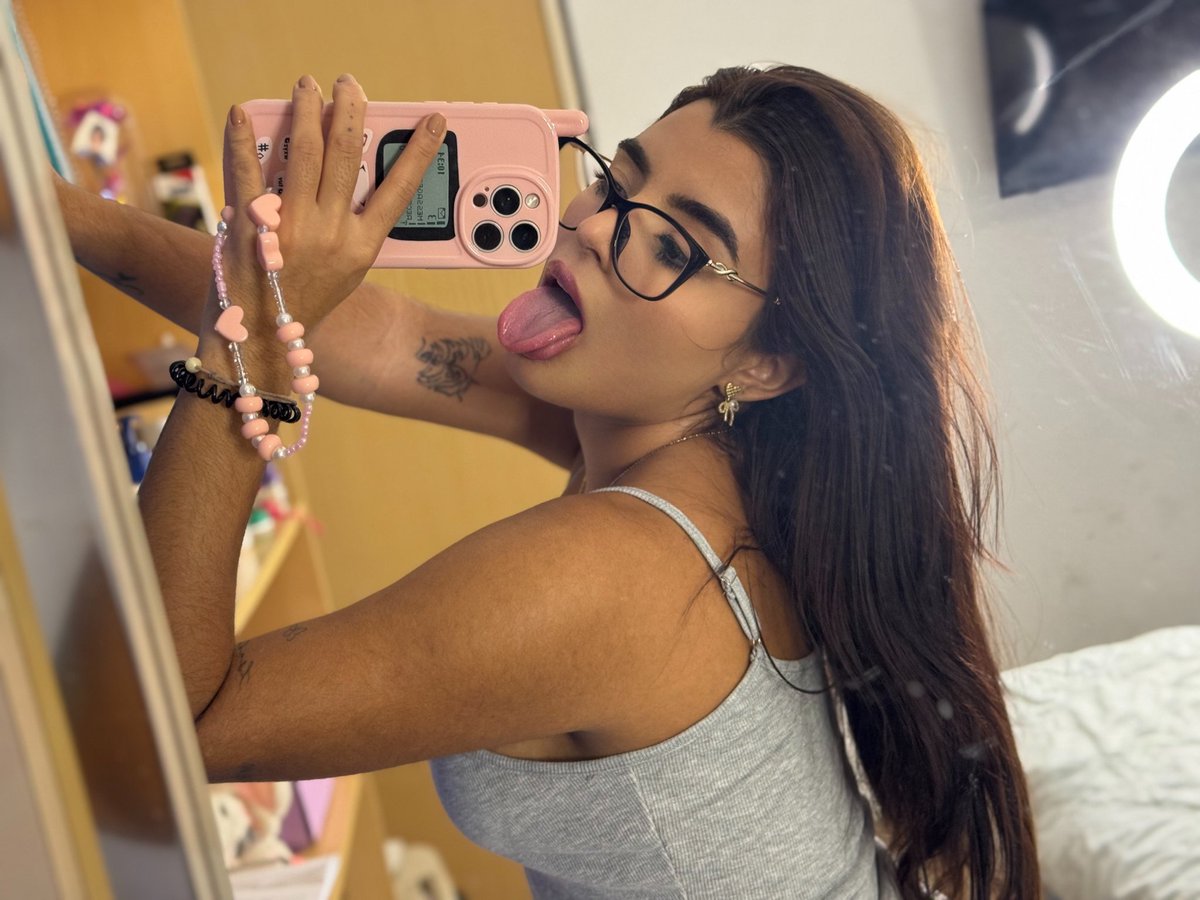 biancaxbaker's tweet image. be honest could you handle my kind of teasing?