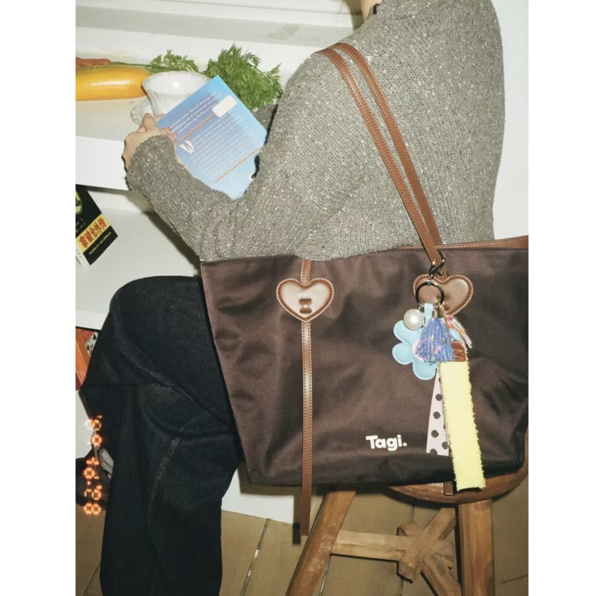 msaka0o0's tweet photo. ✨pls rt✨
พร้อมส่ง กระเป๋า Tagi bag
สี Black chocolate🖤
สี Almonds🤎
🎀 1,350รวมส่ง
🎀 สนใจdmได้เลยค่า
📍 รับผ่อน/มัดจำ
#พรีออเดอร์จีน #Tagi #tagiofficial #กระเป๋าTagi https://t.co/cZnzmvJV2L