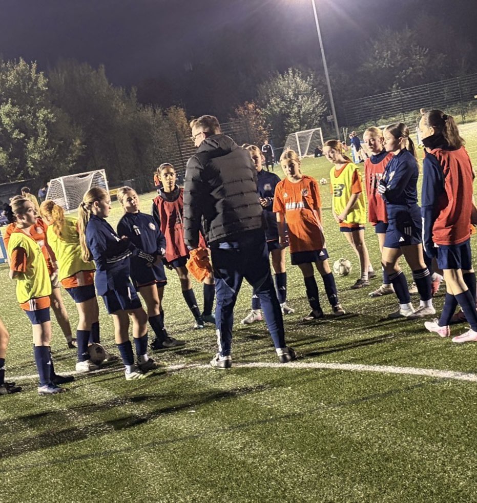 🗣️ 𝙀𝙭𝙘𝙚𝙥𝙩𝙞𝙤𝙣𝙖𝙡 𝙖𝙩𝙩𝙞𝙩𝙪𝙙𝙚𝙨 &amp; 𝙜𝙧𝙚𝙖𝙩 𝙦𝙪𝙖𝙡𝙞𝙩𝙮 𝙤𝙣 𝙨𝙝𝙤𝙬.

Last night’s U13 Girls session, led by Head Coach <a href="/LJWO14/">Luke Ogilvie</a>, was a huge success.

The players &amp; parents are fully behind what the club are building. 

The future’s bright! 🌟

#TheNashettes