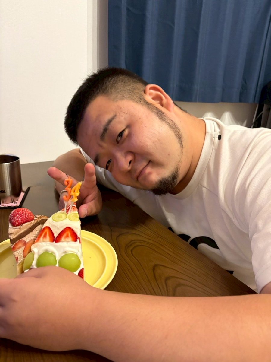 02ka1's tweet photo. 34歳になりました😆
今年も良い年にして参ります！
ありがとうございます😊 https://t.co/WNq1pTt1XL