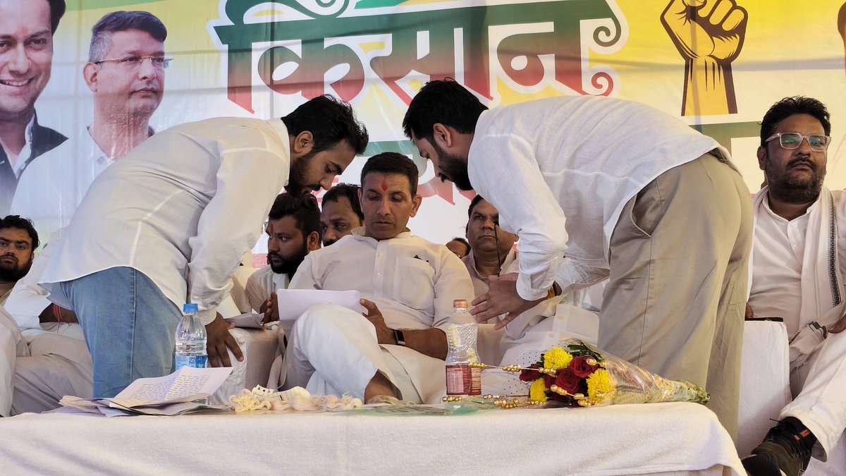 shantanuinc's tweet photo. NSUI जिला शिवपुरी द्वारा एमपीसीसी अध्यक्ष श्री जीतू पटवारी जी एवं पूर्व मंत्री राघौगढ़ विधायक श्री जयवर्धन सिंह जी का सैकड़ों साथियों द्वारा भव्य स्वागत किया गया। श्री पटवारी जी को NSUI द्वारा महात्मा गांधी जी, आंबेडकर जी एवं भगत सिंह जी की तस्वीर, स्मृति चिन्ह के रूप में भेंट की https://t.co/gPBeLVTqno