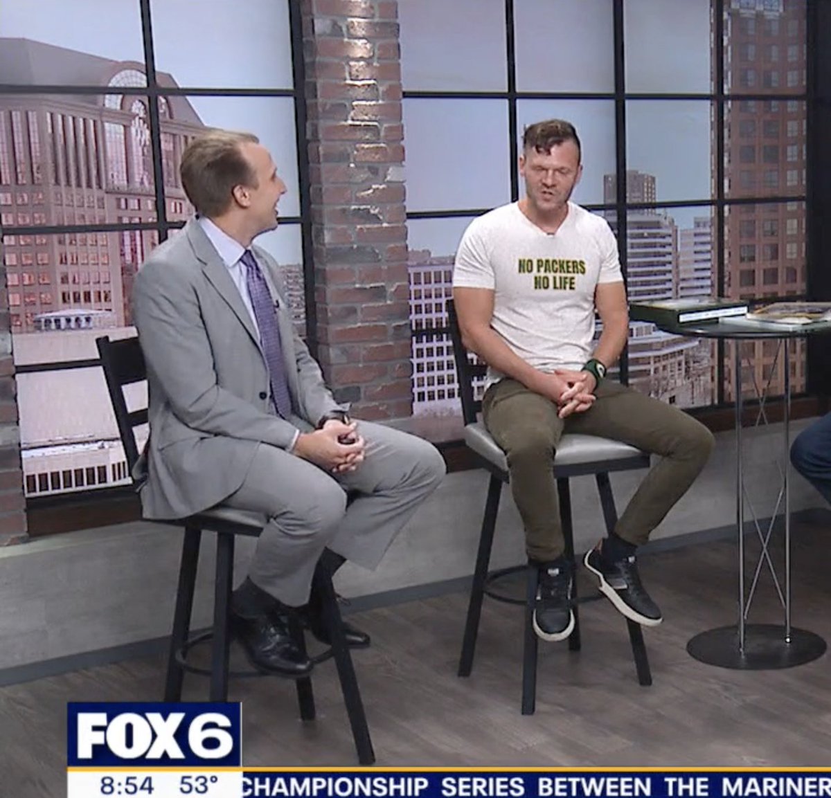 MarkKassWIAHOF's tweet image. Kicking off big day of exclusive premiere of @nopackersnolife with 2 members of Japanese @packers cheering team chatting with @CarlDeff on @fox6now. Ray and Ken came all the way from Tokyo to attend premiere tonight at @Marcus_Theatres.  #GoPackGo @seanhanish @gregmarcus