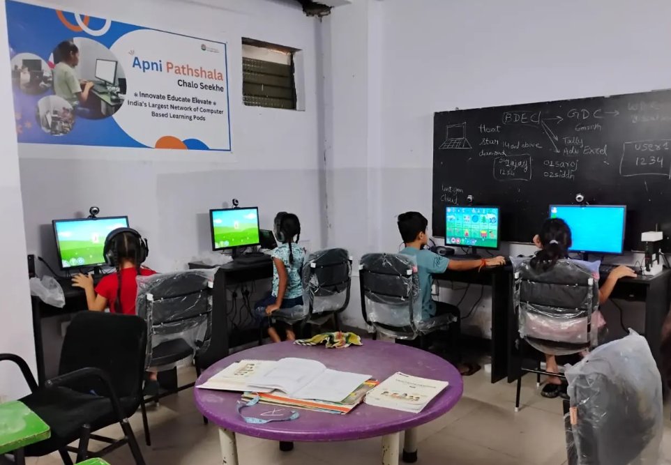 apnipathshala_'s tweet image. At Inspire Veritas POD, 21 students attended sessions on Paint Brush, file management, and AI tools like ChatGPT and Sora AI.
Students actively completed their assignments and showed great progress in digital creativity.
#apnipathshala #digitallearning #chaloseekhe