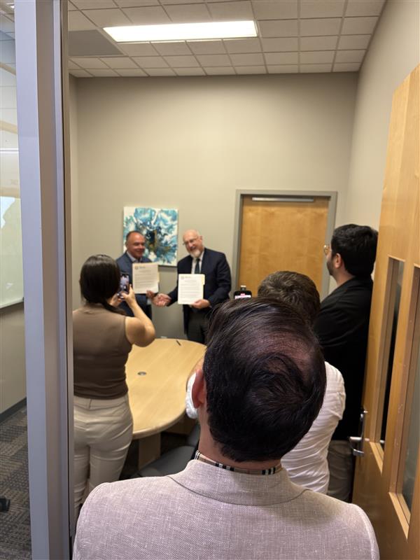 UFAccelerate's tweet image. Did you know that during the recent tour of São José do Rio Preto, Brazil, both of our @UFAccelerate facilities were visited, and the sister city agreement between the two mayors was signed right here at our #HubSweetHome? This marks Gainesville’s 12th sister city.

#GNV #Brazil