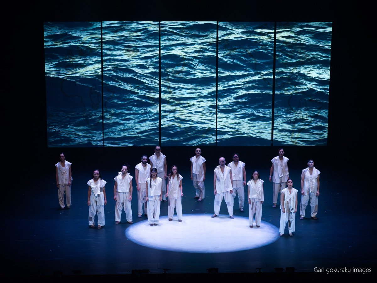 bable_musical's tweet photo. 舞台「HINOTORI」@中野ZERO大ホール（小池博史ブリッジプロジェクト）大千穐楽を終えました🐦‍🔥

新感覚が開いた舞台。
これからも希望を求めて。

#火の鳥プロジェクト
#国際クリエイション https://t.co/lKXgDWDVNX