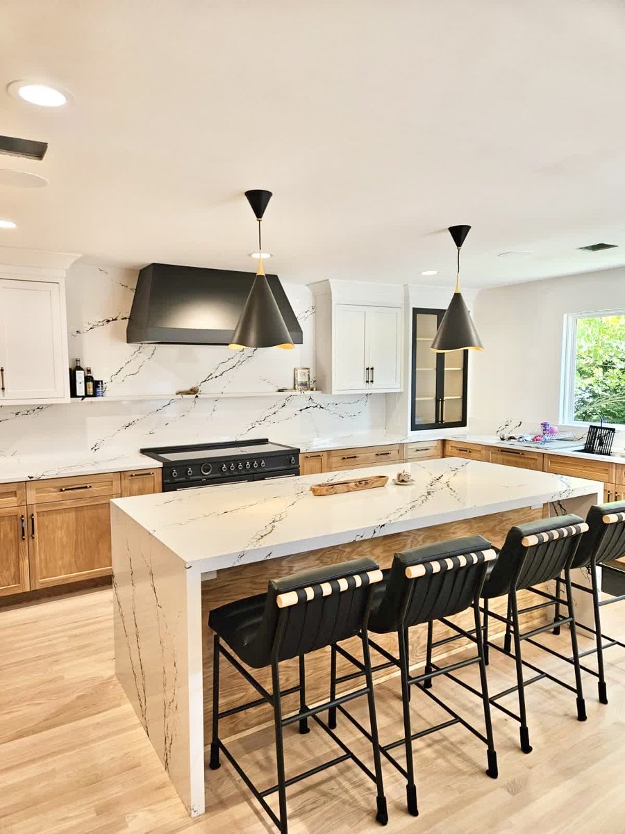 packardcabinet's tweet image. o excited to see the countertops go in — this project is nearly complete! ✨
Loving the modern mix of trending black doors, white cabinets, and warm white oak accents — a ...
#LuxuryKitchens #CustomCabinetry #HighEndDesign #WhiteOakInteriors #ModernKitchenDesign #LuxuryHomeDesign