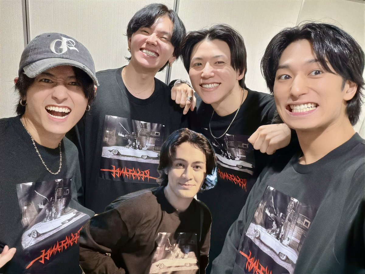 ゆいしんくんデザイン
レジロンTが完成した‼️

みんなでイベントで着て
楽しみ尽くすんや。

※今回のグッズではありません🙂