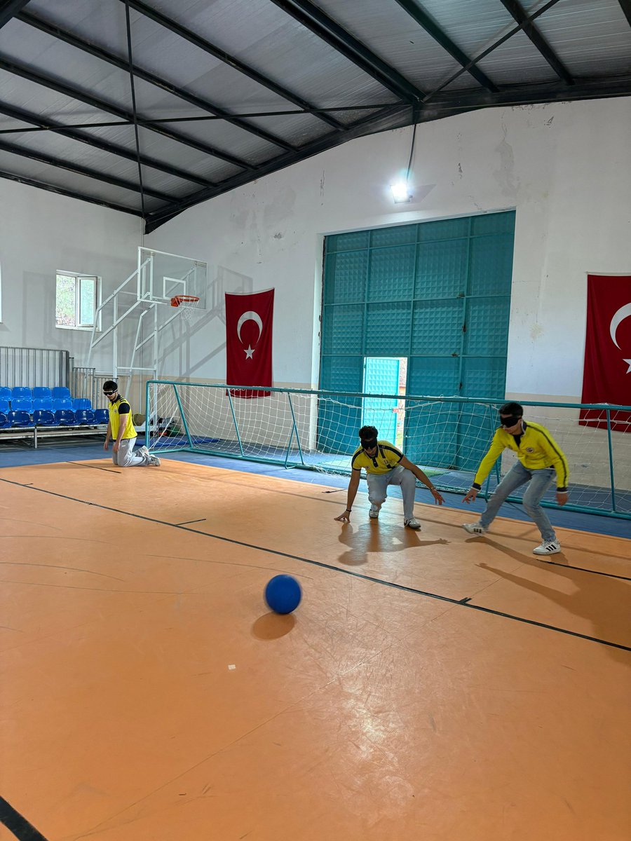 1907 ÜNİFEB Pamukkale Üniversitesi örgütlenmesi olarak 15 Ekim Beyaz Baston Körler ve Güvenlik Gününde farkındalık yaratmak amacıyla Denizli Görme Engelliler İlköğretim Okulunda vakit geçirip, goalball oyununu oynadık.